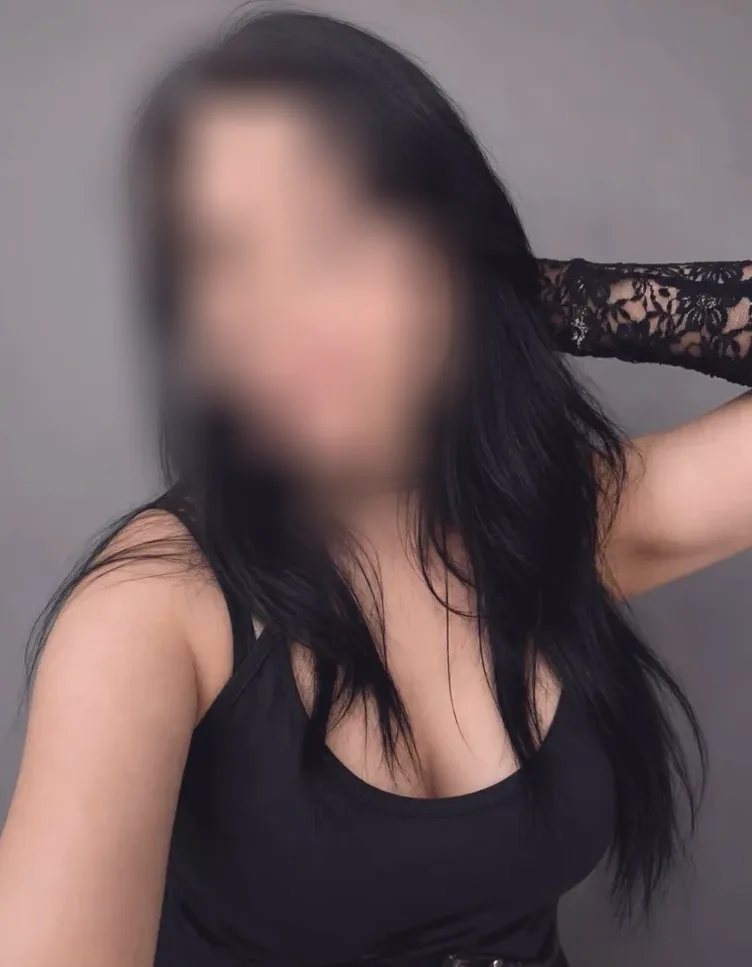 Danielle, 19