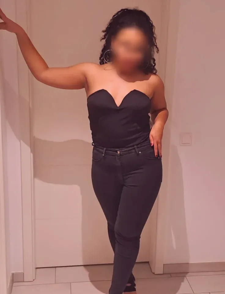 Poppy, 27