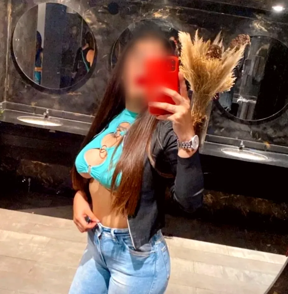 Sophie, 35